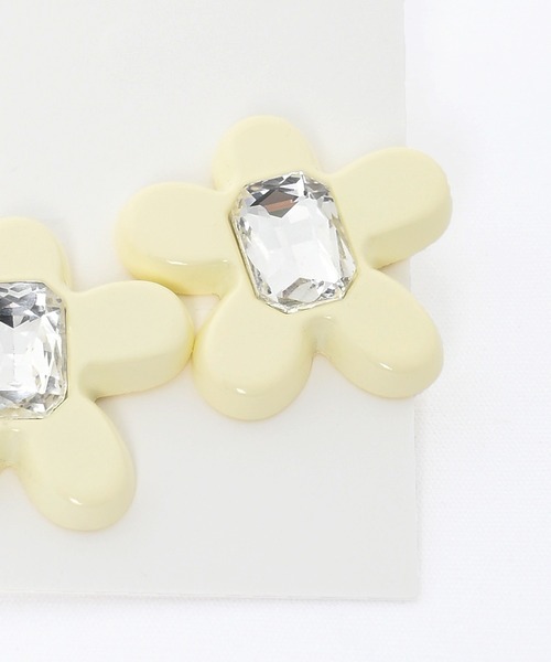 Narcissus(ナルシス)の「【Narcissus】フラワービジューピアス / お花 ピアス(ピアス(両耳用)・レディース・ブラック/アイボリー・FREE)」の4枚目の写真