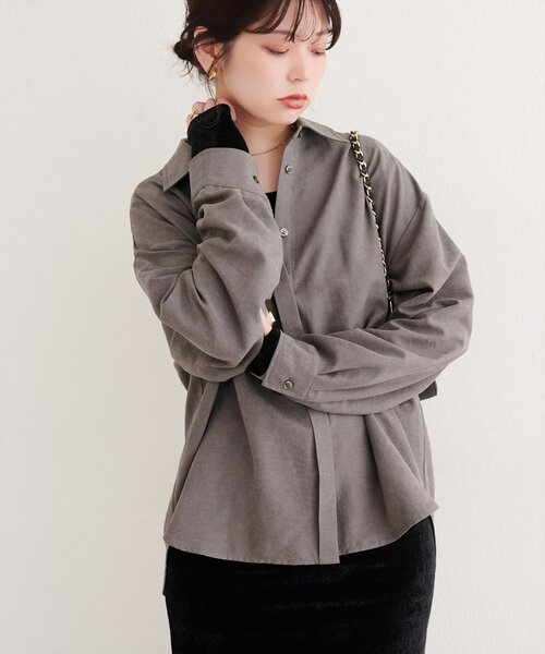 natural couture(ナチュラルクチュール)の「ピーチスキンオーバーサイズシャツ(シャツ/ブラウス・レディース・チャコールグレー/ベージュ/アイボリー/ブラウン・FREE)」の1枚目の写真