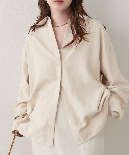 natural couture(ナチュラルクチュール)の「ピーチスキンオーバーサイズシャツ(シャツ/ブラウス・レディース・チャコールグレー/ベージュ/アイボリー/ブラウン・FREE)」の2枚目の写真