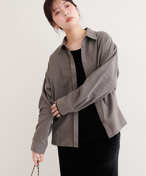 natural couture(ナチュラルクチュール)の「ピーチスキンオーバーサイズシャツ(シャツ/ブラウス・レディース・チャコールグレー/ベージュ/アイボリー/ブラウン・FREE)」の5枚目の写真