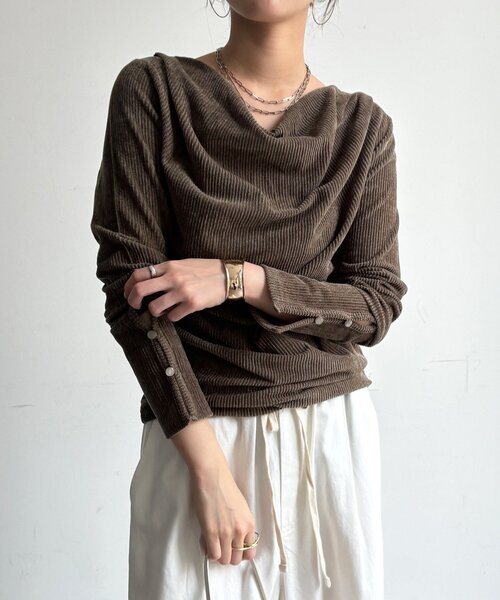 DouDou(ドゥドゥ)の「【WEB限定】シアーテレコベロアドレープネックプルオーバー(Tシャツ/カットソー・レディース・カーキ/オフホワイト/ブラック・FREE)」の3枚目の写真