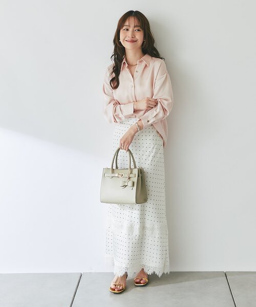 La boutique BonBon(ラブティックボンボン)の「【女っぽシャツ】サテンシャツ(シャツ/ブラウス・レディース・オフホワイト/ピンク・FREE)」の15枚目の写真