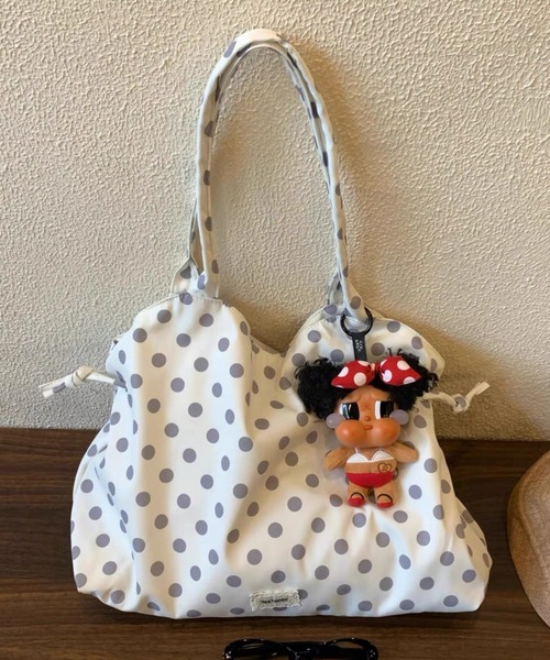 Vipoa(ヴィポア)の「Multi design string tote bag(ショルダーバッグ・レディース・ピンク/ベージュ/グレー/ブラウン/グレー系その他/アイボリー/チャコールグレー/ホワイト系その他・FREE)」の3枚目の写真