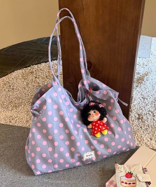 Vipoa(ヴィポア)の「Multi design string tote bag(ショルダーバッグ・レディース・ピンク/ベージュ/グレー/ブラウン/グレー系その他/アイボリー/チャコールグレー/ホワイト系その他・FREE)」の5枚目の写真