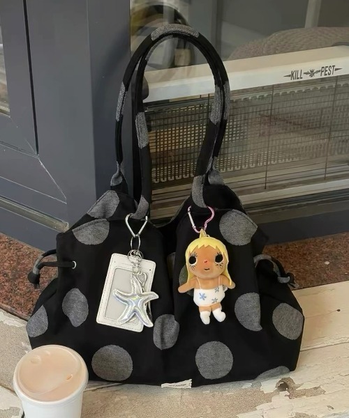 Vipoa(ヴィポア)の「Multi design string tote bag(ショルダーバッグ・レディース・ピンク/ベージュ/グレー/ブラウン/グレー系その他/アイボリー/チャコールグレー/ホワイト系その他・FREE)」の1枚目の写真