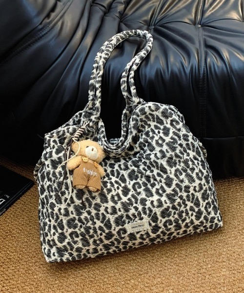 Vipoa(ヴィポア)の「Multi design string tote bag(ショルダーバッグ・レディース・ピンク/ベージュ/グレー/ブラウン/グレー系その他/アイボリー/チャコールグレー/ホワイト系その他・FREE)」の22枚目の写真