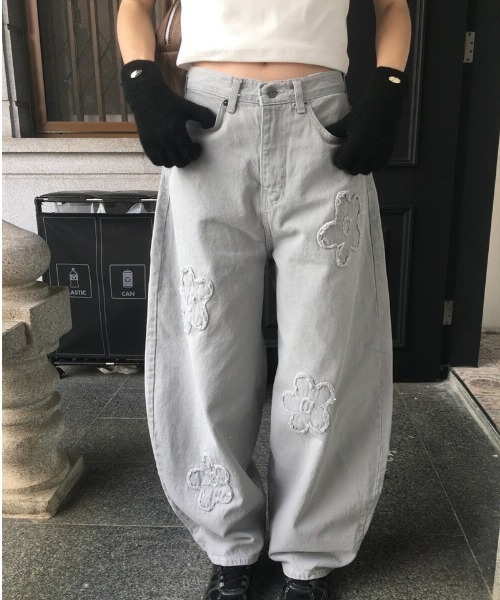 almo(アルモ)の「【LAMPOON】フラワーデニムパンツ(デニムパンツ・レディース・グレー・LARGE/MEDIUM/SMALL)」の7枚目の写真