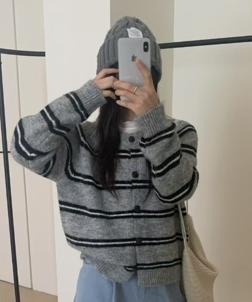 Teem Store(チームストア)の「マルチボーダー クルーネックニットカーディガン(カーディガン/ボレロ・レディース・ネイビー/グレー/モカ・M)」の1枚目の写真