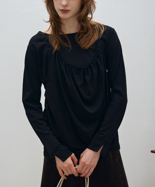 Aunue（オーヌ）の「【2点セット】2wayルーズシルエットカットソー×ホルタービスチェset（Tシャツ/カットソー・レディース・アイボリー/ブラック・FREE）」の2枚目の写真