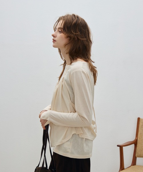 Aunue（オーヌ）の「【2点セット】2wayルーズシルエットカットソー×ホルタービスチェset（Tシャツ/カットソー・レディース・アイボリー/ブラック・FREE）」の6枚目の写真