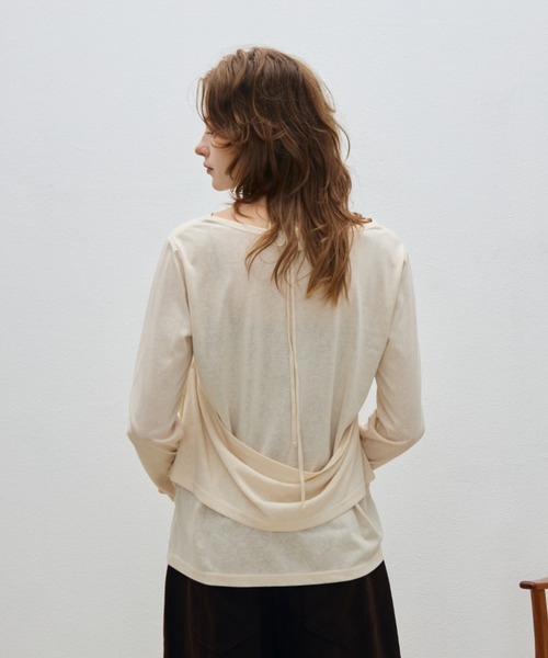 Aunue（オーヌ）の「【2点セット】2wayルーズシルエットカットソー×ホルタービスチェset（Tシャツ/カットソー・レディース・アイボリー/ブラック・FREE）」の5枚目の写真
