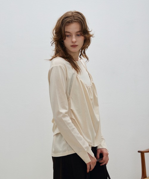 Aunue（オーヌ）の「【2点セット】2wayルーズシルエットカットソー×ホルタービスチェset（Tシャツ/カットソー・レディース・アイボリー/ブラック・FREE）」の4枚目の写真