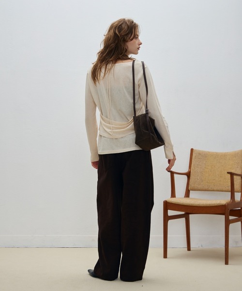 Aunue（オーヌ）の「【2点セット】2wayルーズシルエットカットソー×ホルタービスチェset（Tシャツ/カットソー・レディース・アイボリー/ブラック・FREE）」の14枚目の写真
