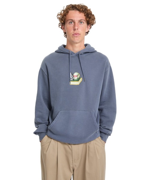 VOLCOM(ボルコム)の「VOLCOM メンズ BOILER PO パーカー 【2026年秋冬モデル】/ボルコムプルオーバーバックプリントフーディー(パーカー・メンズ・ブルー系その他・X-LARGE/LARGE/MEDIUM/SMALL)」の2枚目の写真
