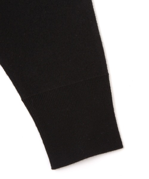 YLEVE(イレーヴ)の「YLEVE / ULTARAFINE MERINO WOOL MILLED KNIT CARDIGAN(カーディガン/ボレロ・レディース・ブラック/ワイン系・1)」の7枚目の写真