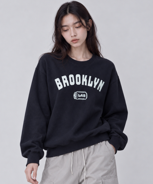 CREAM SODA LAB(クリームソーダラボ)の「ブルックリン オーバーサイズスウェット(スウェット・レディース・ブラック/ネイビー/グレー/オートミール・MEDIUM/LARGE/X-LARGE/M/L/L/XL/XL/2XL)」の7枚目の写真
