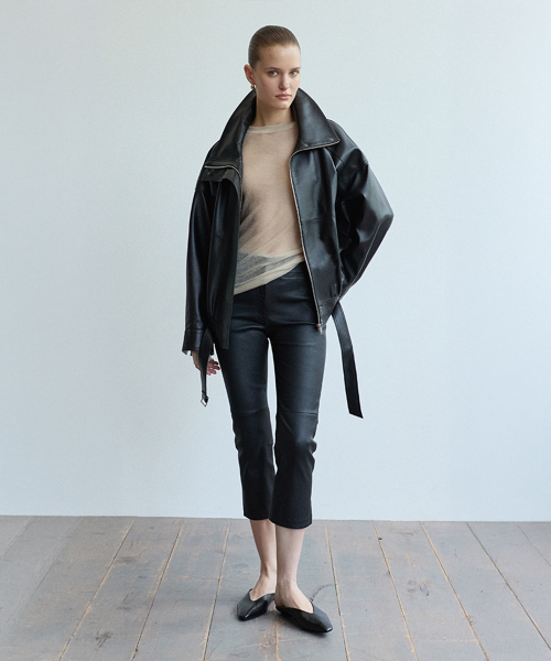 VERDEMAR(ベルデマール)の「High-Neck Belted Leather Blouson_Black(ライダースジャケット・レディース・その他・SMALL/MEDIUM)」の2枚目の写真
