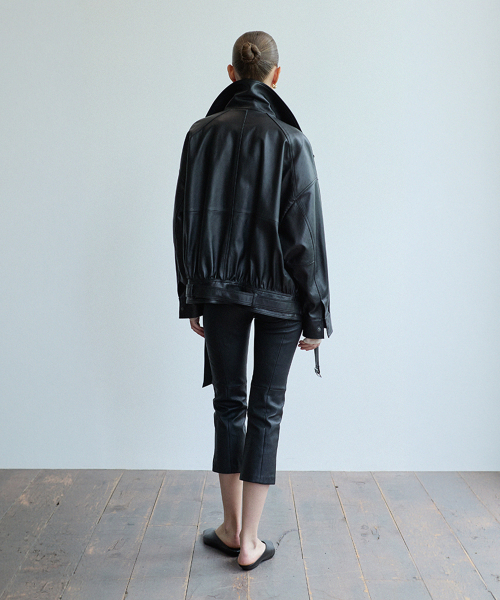 VERDEMAR(ベルデマール)の「High-Neck Belted Leather Blouson_Black(ライダースジャケット・レディース・その他・SMALL/MEDIUM)」の4枚目の写真