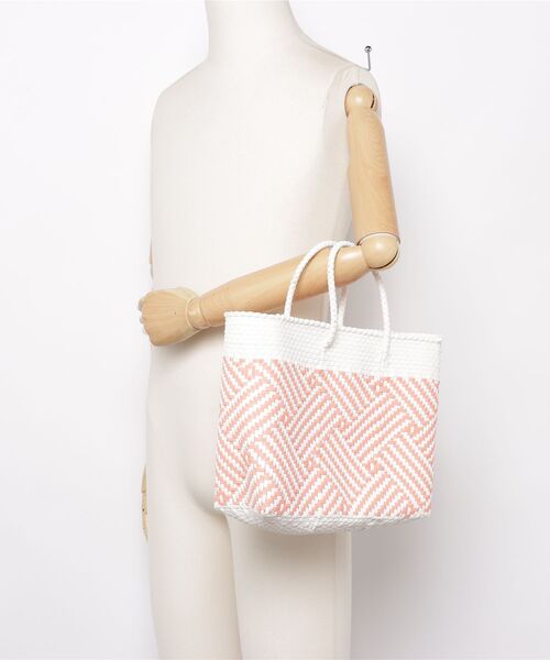 MAISON mou(メゾンムー)の「【Moon Bird/ムーンバード】メキシコ製・手編みのメルカドバッグ(S)MBST26-10(かごバッグ・レディース・ピンク/ゴールド/ブルー系その他2/ネイビー系/グリーン系その他2/ピンク系その他/ライトブルー・FREE)」の11枚目の写真