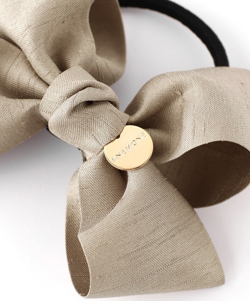 ANEMONE（アネモネ）の「スラブ織りミラーリボンのヘアゴム（ヘアゴム・レディース・カーキ/アイボリー/ネイビー/ベージュ/ブルー/ワイン/ブラック/ダークグレー・FREE）」の10枚目の写真