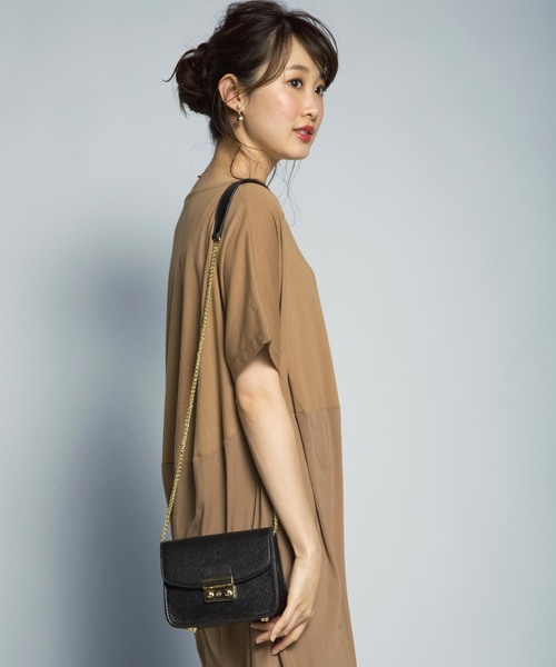 PLAIN CLOTHING（プレーンクロージング）の「ラウンドミニショルダーバッグ【PLAIN CLOTHING】（ショルダーバッグ・レディース・レッド/キャメル/ブラック/アイボリー/ネイビー/グレー・FREE）」の17枚目の写真