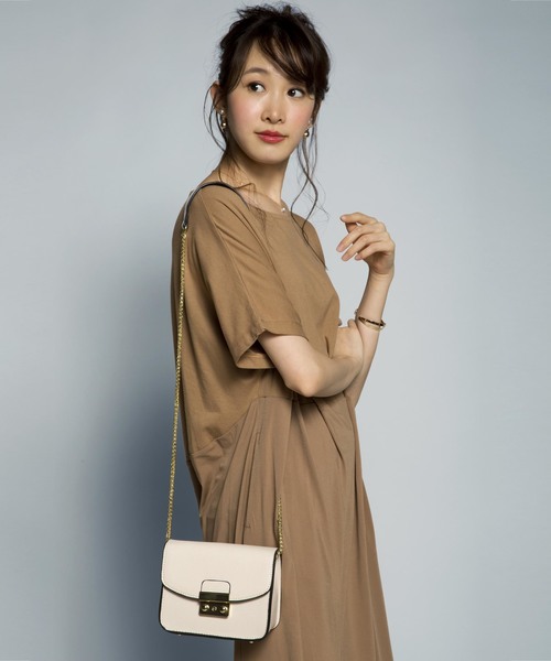 PLAIN CLOTHING（プレーンクロージング）の「ラウンドミニショルダーバッグ【PLAIN CLOTHING】（ショルダーバッグ・レディース・レッド/キャメル/ブラック/アイボリー/ネイビー/グレー・FREE）」の20枚目の写真