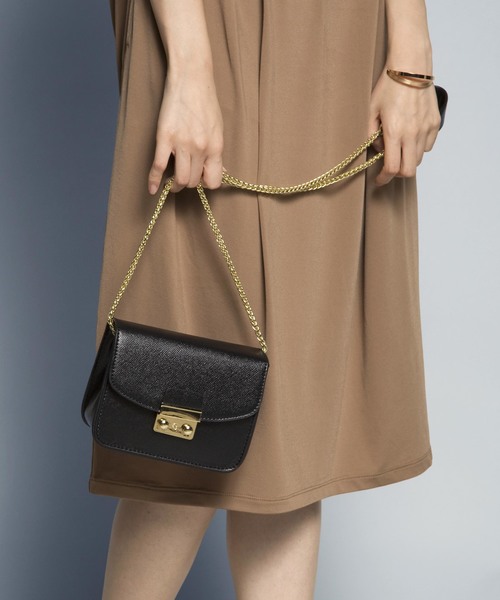 PLAIN CLOTHING（プレーンクロージング）の「ラウンドミニショルダーバッグ【PLAIN CLOTHING】（ショルダーバッグ・レディース・レッド/キャメル/ブラック/アイボリー/ネイビー/グレー・FREE）」の15枚目の写真