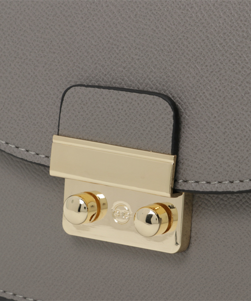 PLAIN CLOTHING（プレーンクロージング）の「ラウンドミニショルダーバッグ【PLAIN CLOTHING】（ショルダーバッグ・レディース・レッド/キャメル/ブラック/アイボリー/ネイビー/グレー・FREE）」の10枚目の写真