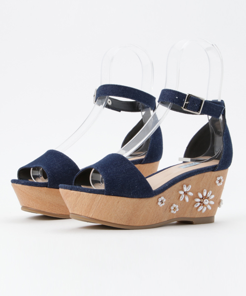 ILIMA（イリマ）の「ILIMA イリマ パールフラワーネックベルトプラットフォームサンダル（サンダル・レディース・ホワイト/ブラック/ネイビー/シルバー・M/L/S）」の3枚目の写真