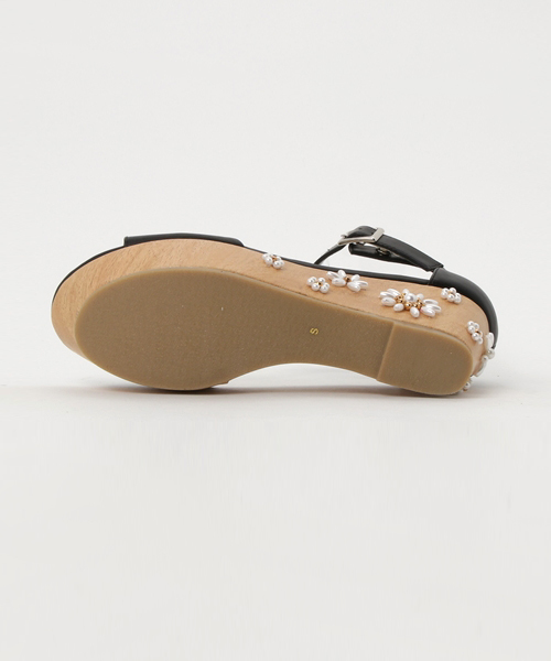 ILIMA（イリマ）の「ILIMA イリマ パールフラワーネックベルトプラットフォームサンダル（サンダル・レディース・ホワイト/ブラック/ネイビー/シルバー・M/L/S）」の6枚目の写真