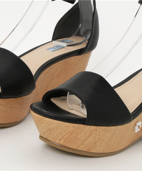 ILIMA（イリマ）の「ILIMA イリマ パールフラワーネックベルトプラットフォームサンダル（サンダル・レディース・ホワイト/ブラック/ネイビー/シルバー・M/L/S）」の9枚目の写真