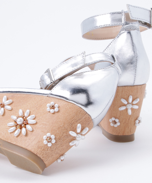 ILIMA（イリマ）の「ILIMA イリマ パールフラワーネックベルトプラットフォームサンダル（サンダル・レディース・ホワイト/ブラック/ネイビー/シルバー・M/L/S）」の13枚目の写真