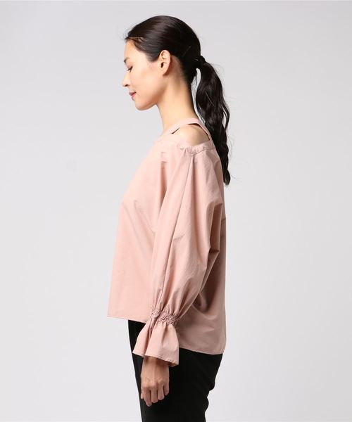 UNITED TOKYO（ユナイテッドトウキョウ）の「ウォッシャブルオフショルブラウス（シャツ/ブラウス・レディース・パープル/オフホワイト/ピンク/ブラック・1）」の8枚目の写真