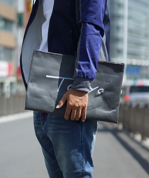 And A（アンドエー）の「転写クラッチバッグ (MATATABI)（クラッチバッグ・メンズ・ライトグレー/ベージュ/キャメル/ブラウン/ホワイト/ブラック/ブラウン系その他/その他1/スミクロ/ベージュ系その他/ナチュラル/ネイビー・FREE）」の8枚目の写真