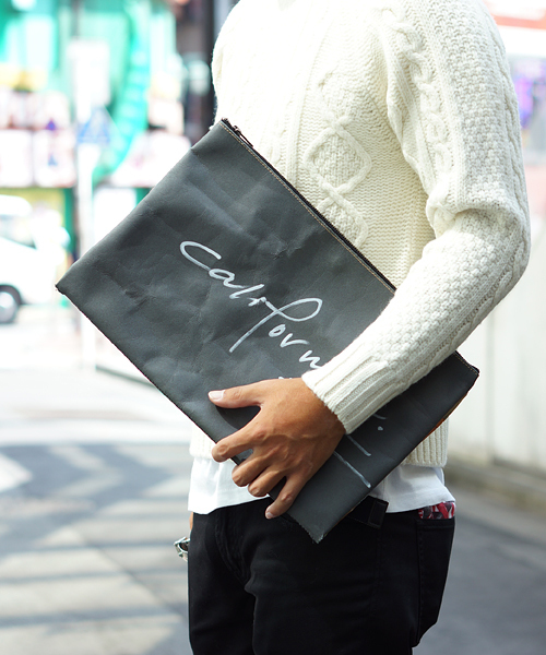 And A（アンドエー）の「転写クラッチバッグ (MATATABI)（クラッチバッグ・メンズ・ライトグレー/ベージュ/キャメル/ブラウン/ホワイト/ブラック/ブラウン系その他/その他1/スミクロ/ベージュ系その他/ナチュラル/ネイビー・FREE）」の6枚目の写真