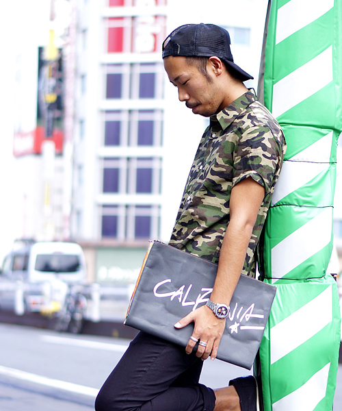 And A（アンドエー）の「転写クラッチバッグ (MATATABI)（クラッチバッグ・メンズ・ライトグレー/ベージュ/キャメル/ブラウン/ホワイト/ブラック/ブラウン系その他/その他1/スミクロ/ベージュ系その他/ナチュラル/ネイビー・FREE）」の5枚目の写真