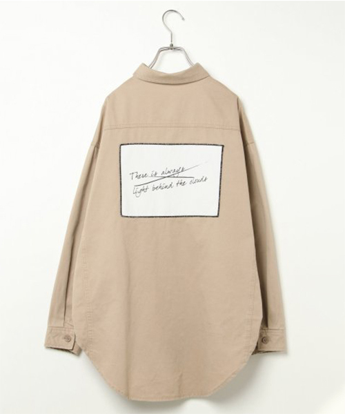 VENCEEXCHANGE(ヴァンスエクスチェンジ)の「バックパッチミリタリーシャツ(シャツ/ブラウス・レディース・ダークグリーン/ベージュ・M)」の2枚目の写真