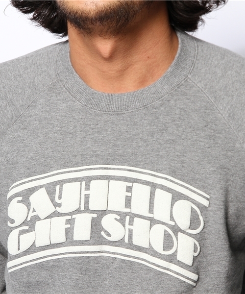 BEAMS T（ビームスティー）の「SAYHELLO / Gift Shop Crew Sweat（スウェット・メンズ・グレー・MEDIUM/SMALL/LARGE/X-LARGE）」の6枚目の写真