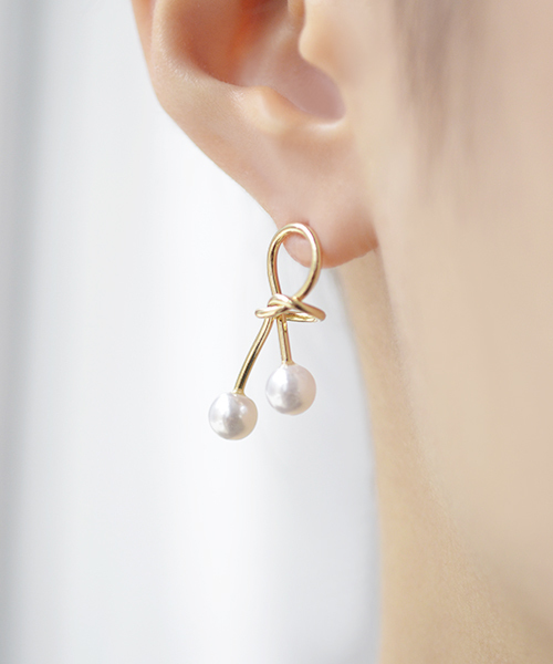 F D リボンパールピアス ピアス 両耳用 Fun Daily ファンアンドデイリー のファッション通販 Zozotown F D リボンパールピアス ピアス 両耳用 Fun Daily ファンアンドデイリー のファッション通販 Zozotown