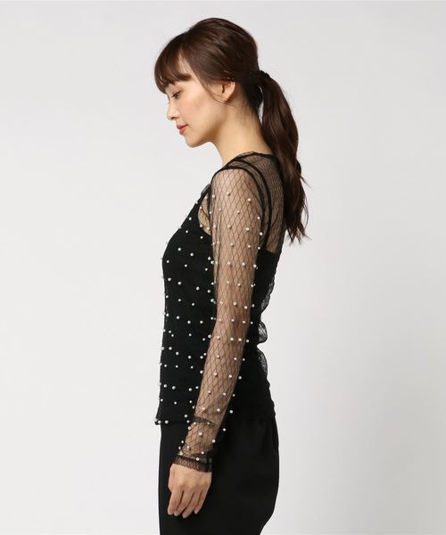 Guess（ゲス）の「Erica Pearl Top（シャツ/ブラウス・レディース・ブラック/ピンク・X-SMALL/SMALL）」の4枚目の写真