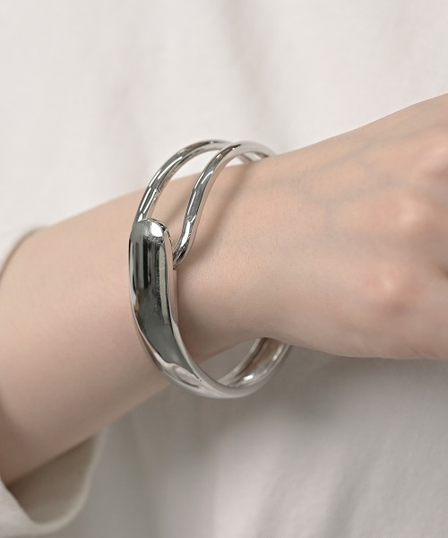 Fun & Daily(ファンアンドデイリー)の「F&D : クリップデザインバングル(バングル/リストバンド・レディース・シルバー/ゴールド・FREE)」の8枚目の写真