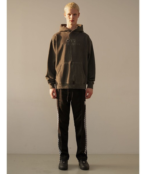 OY（オーワイ）の「カッティングピグメントプルオーバーパーカー/フーディー（パーカー・メンズ・ブラック/ベージュ/ブルー・1/2）」の6枚目の写真