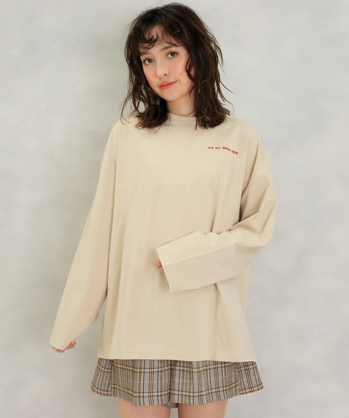 one after another NICE CLAUP（ワンアフターアナザーナイスクラップ）の「バックプリントロングTシャツ（Tシャツ/カットソー・レディース・ベージュ/オフホワイト/カーキ・FREE）」の3枚目の写真
