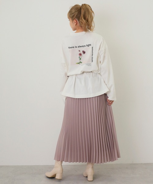 one after another NICE CLAUP（ワンアフターアナザーナイスクラップ）の「バックプリントロングTシャツ（Tシャツ/カットソー・レディース・ベージュ/オフホワイト/カーキ・FREE）」の17枚目の写真