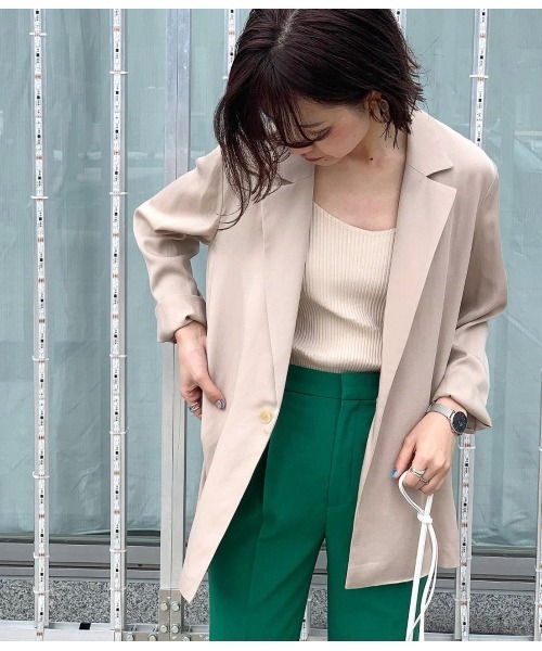 ADAM ET ROPE'（アダムエロペ）の「テンセルフルイドジャケット（ノーカラージャケット・レディース・ベージュ/ライトグリーン・FREE）」の2枚目の写真