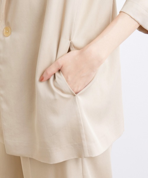 ADAM ET ROPE'（アダムエロペ）の「テンセルフルイドジャケット（ノーカラージャケット・レディース・ベージュ/ライトグリーン・FREE）」の3枚目の写真