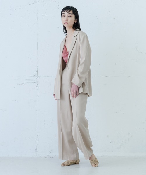 ADAM ET ROPE'（アダムエロペ）の「テンセルフルイドジャケット（ノーカラージャケット・レディース・ベージュ/ライトグリーン・FREE）」の20枚目の写真