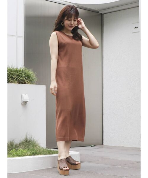 dazzlin（ダズリン）の「シアーニットロングワンピース（ワンピース・レディース・ブラック/ブラウン/オフホワイト/グリーン・FREE）」の13枚目の写真