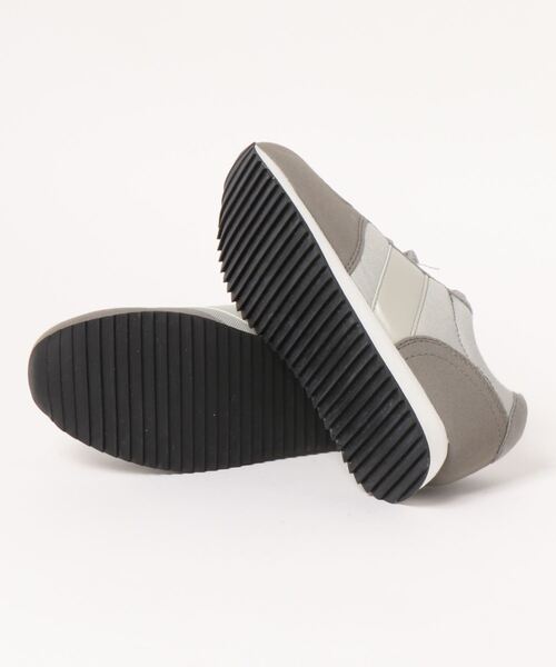 GeeRA（ジーラ）の「ラインデザインスニーカー（スニーカー・レディース・グレー/ブラック/ベージュ/ピンクベージュ・LARGE/SMALL/MEDIUM/X-LARGE）」の5枚目の写真