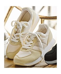 ラインデザインスニーカー